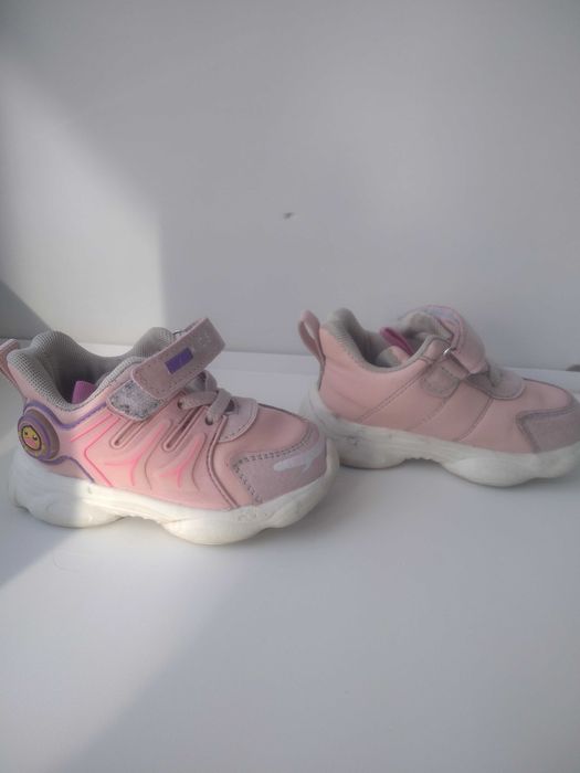 Кроссовки весна-лето