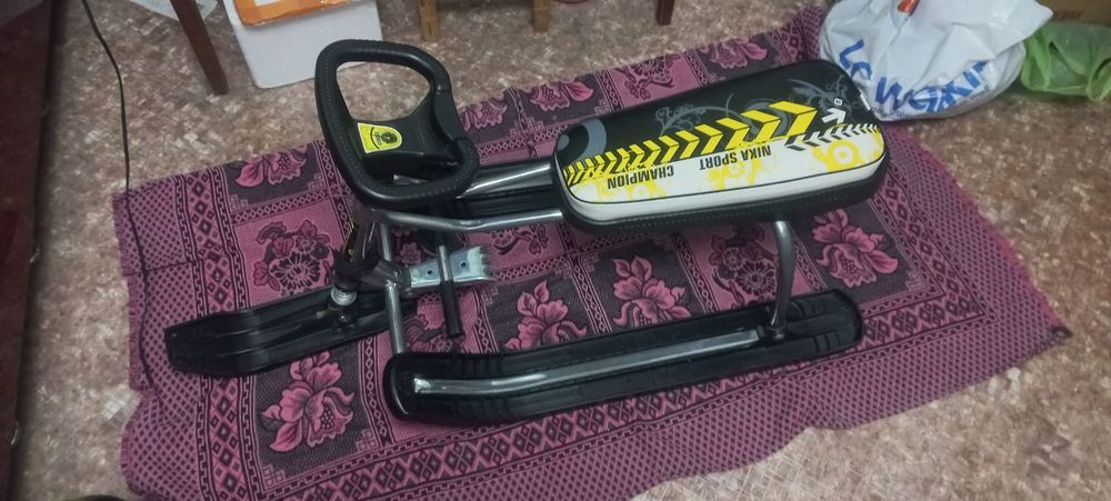 Продаю санки с рулем Чук и Гек