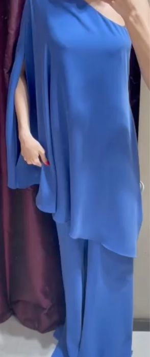 Вечерние платья и комбинезоны