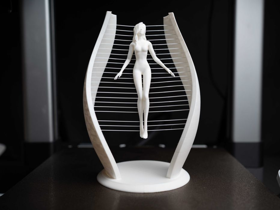 Фигурка белая «Reborn» — арт декор, высота 18 см.