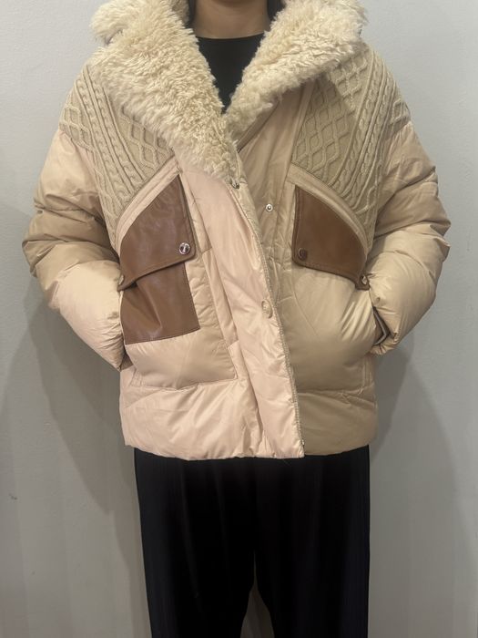 Куртка бежевого цвета