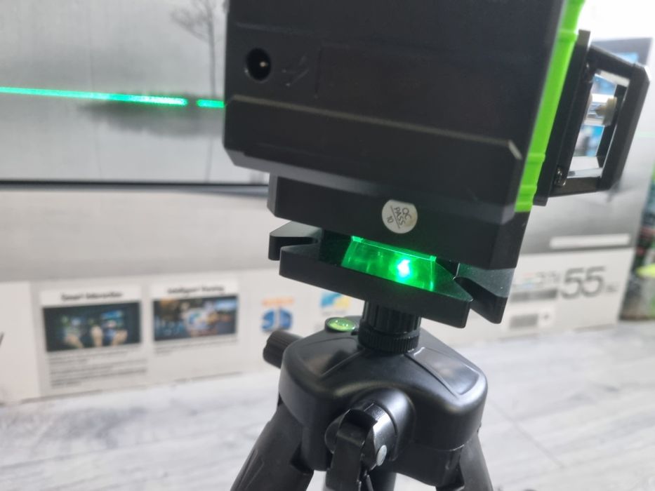 Laser complet cu trepied, suport...etc La cutie