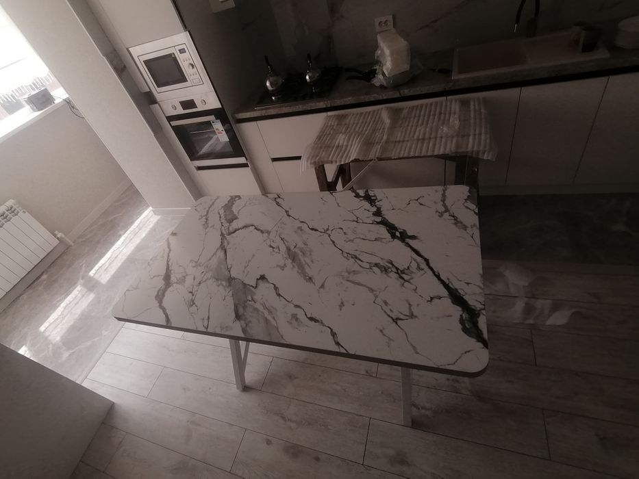 Столы и стулья разных размеров