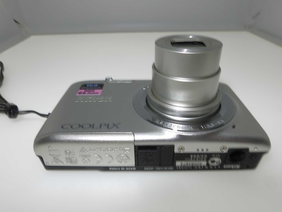 Nikon Coolpix S2700 компактен цифров фотоапарат камера отличен НОВ