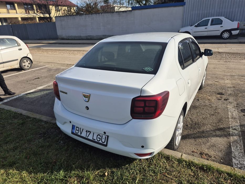 Vând Dacia Logan