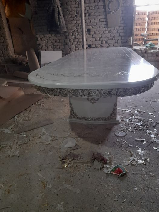 Mehmonxonalar uchun stol stul