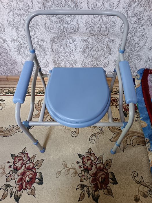 Продам кресло туалет складной