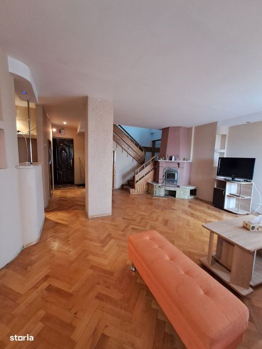 Vând apartament cu 5 camere,scara interioara,3 balcoane,ultracentral