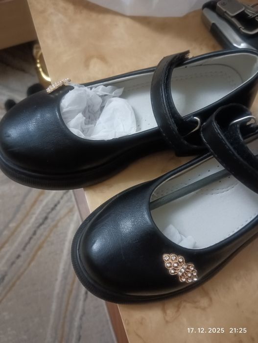 Продам детские туфли