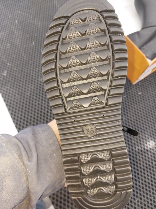 Женские зимние сапоги.