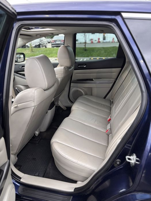 Vand sau schimb Mazda cx7.