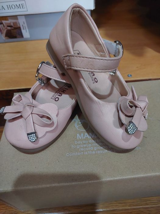 Срочно продаётся детские туфли для девочек