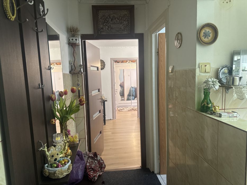 Vand apartament două camere urgent