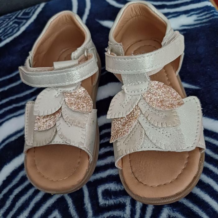Vand sandale  marimea 24