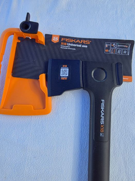 Toporas Fiskars X 18