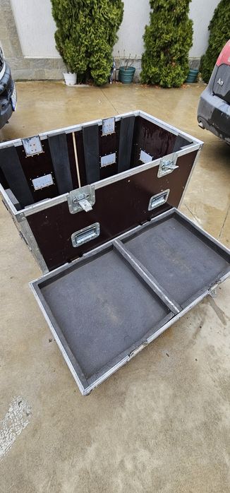 Кейсове за осветителни тела или тонколони