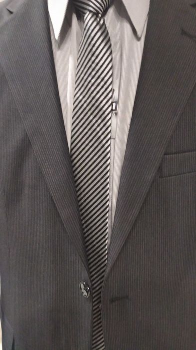Елегантен мъжки костюм - графит, ситно райе