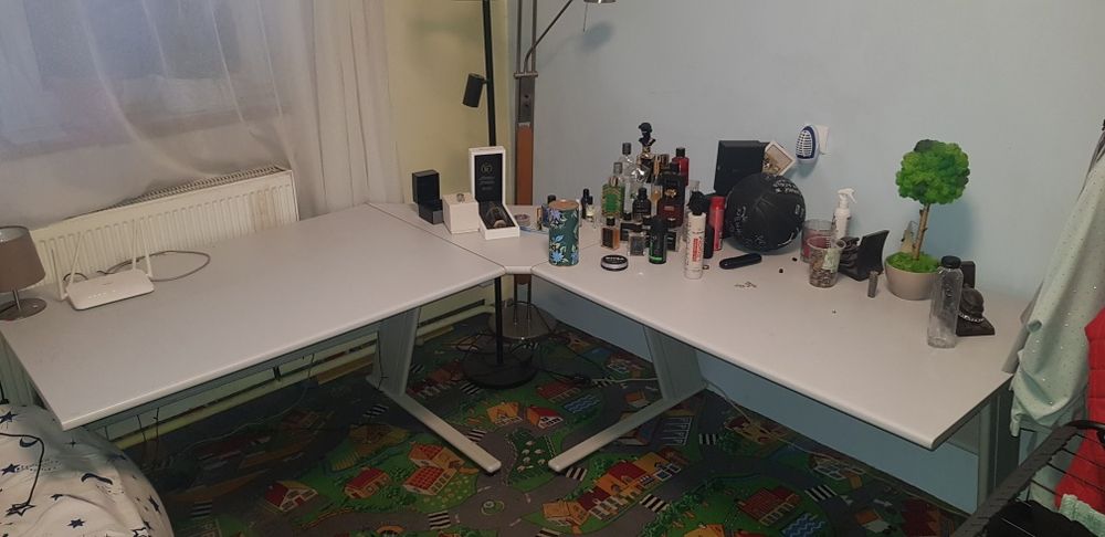 Vînd birou pe colț