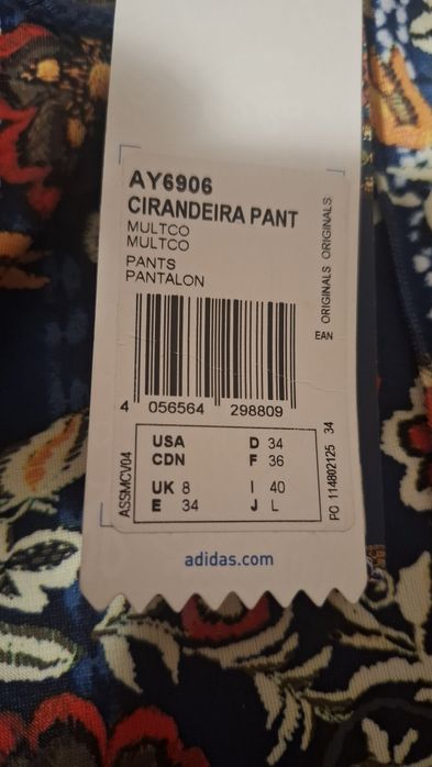 Pantaloni noi Adidas