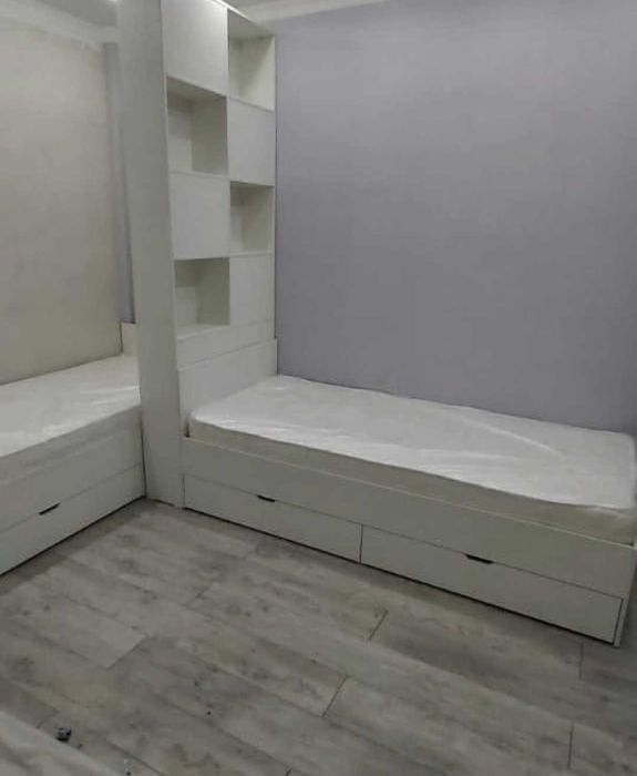 Кровать 90×2000, полки