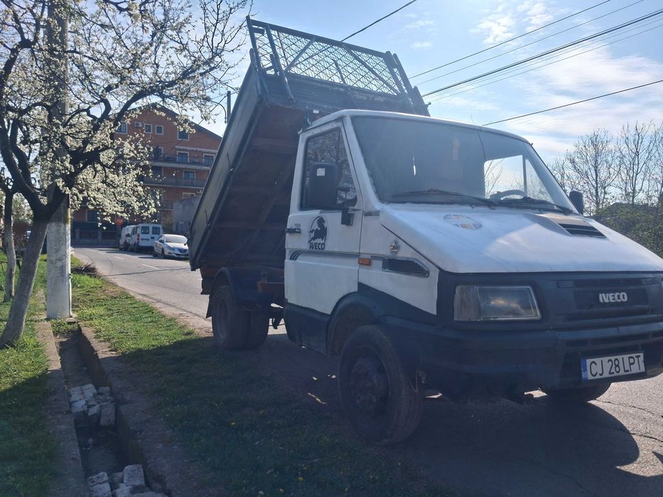 Camionetă ribaltabilă trilaterală