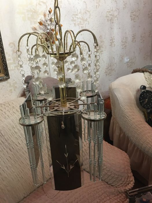 Продам светильники и люстры