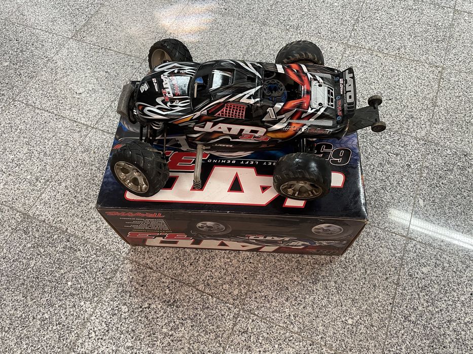 Vănd automodel cu motor termic Traxxas Jato
