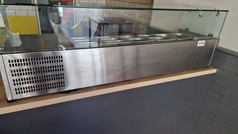 Проф. студена витрина Бен мари и проф. електрически плочи за палачинки