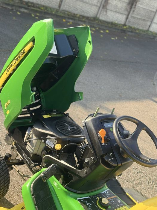 Tractoras de Tuns iarba John Deere X320 22HP Kawasaki