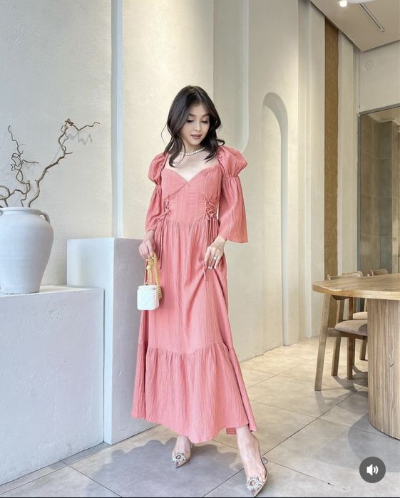 Платье в нежно персиковом цвете