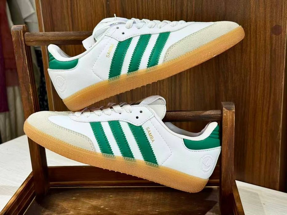 Aididas krossovka original 1 ga 1 yangi