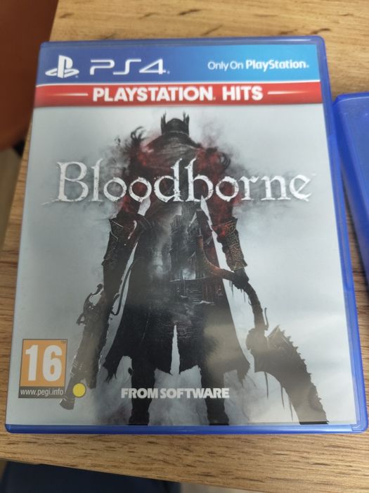 PS4 Pro + два контролера+ зарядна станция + 2 игри