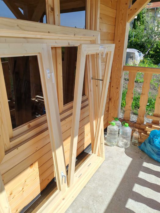 Vând fereastră din lemn nouă