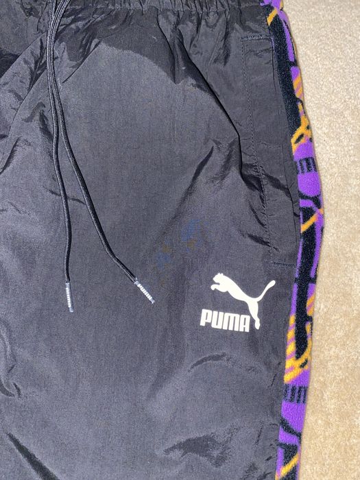 Pantaloni Puma.