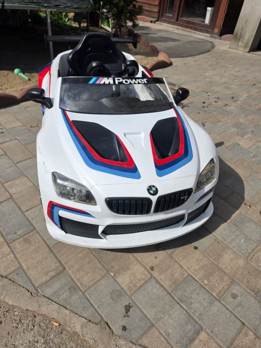 Vând masinuta BMW M