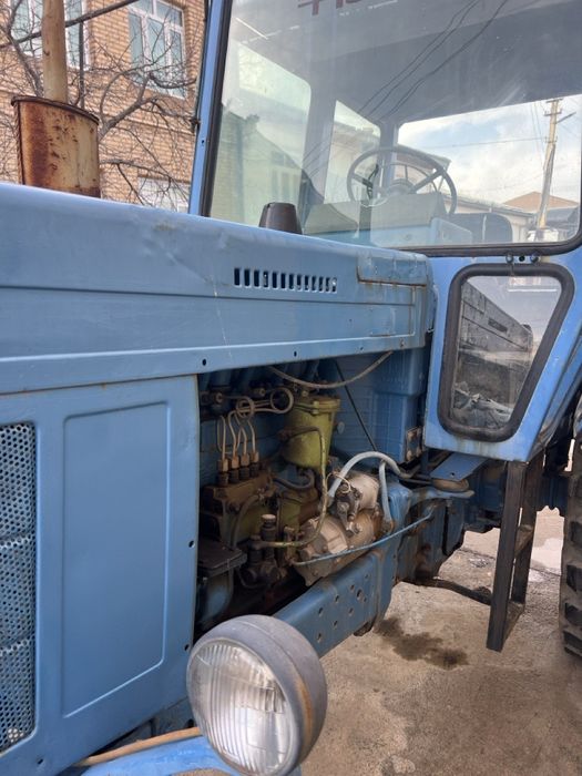 Traktor Ttz28 sotiladi