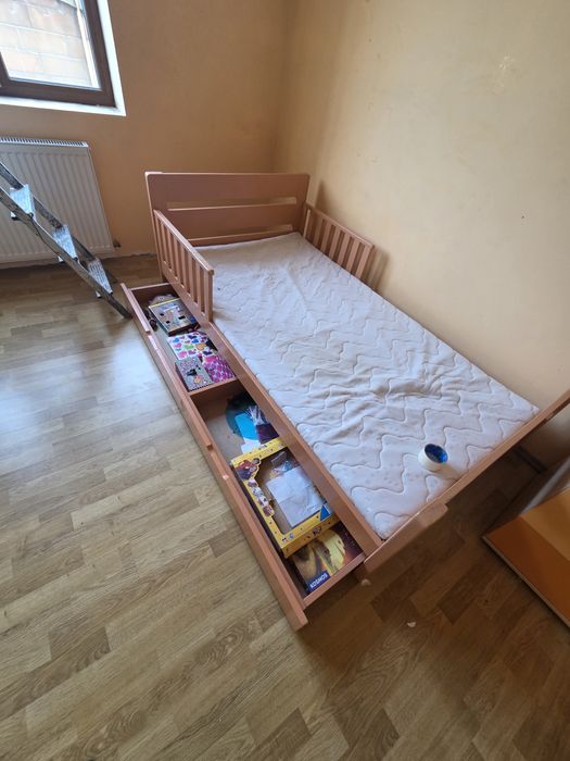 Mobila camera copii /Pat + saltea+dulap+comoda