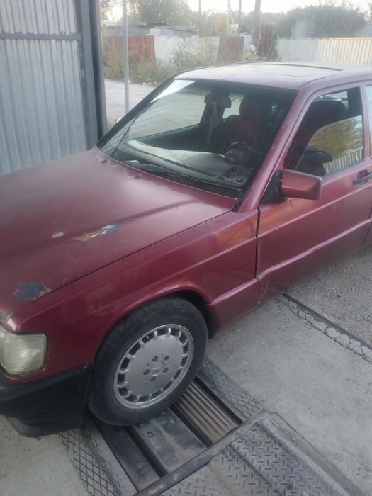 Мерс 190 2.3 газ-бензин