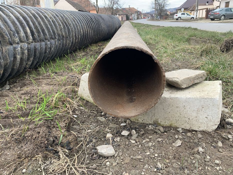 Vând țeavă metalică