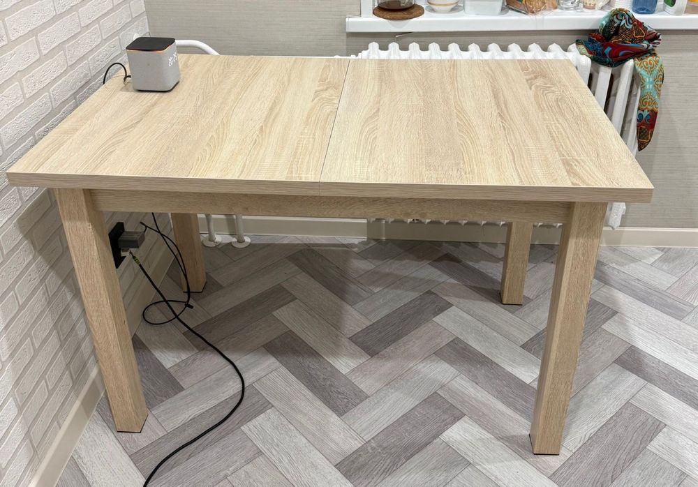 Продается Кухонный стол деревянный