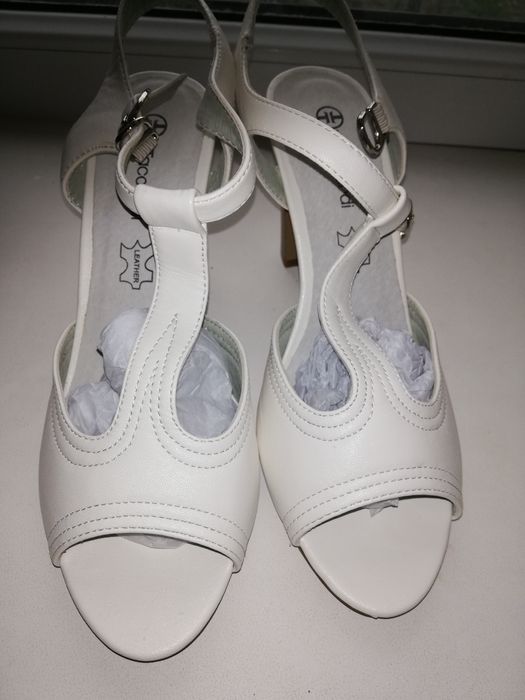 Продам босоножки