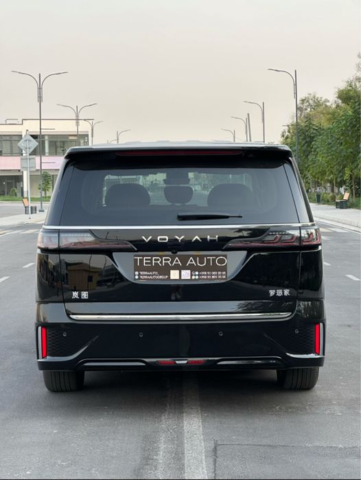 Voyah Dreamer Premium Minivan 2025 в наличаи от Terra Auto