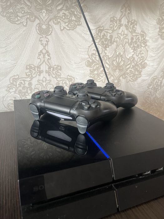 продам Playstation 4