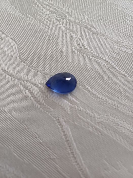 9,50 каратаСертифициран  Танзанит . натурален
