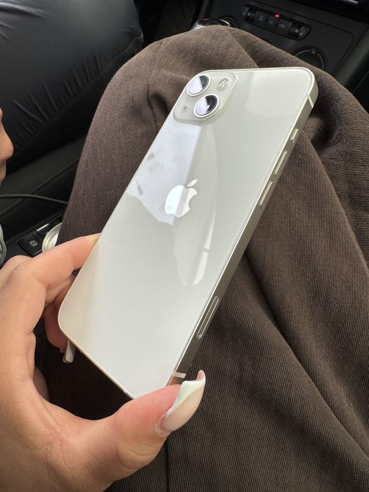 продавам Iphone 13