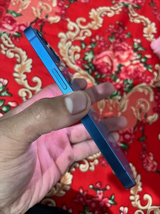 Продам айфон 13 за 130