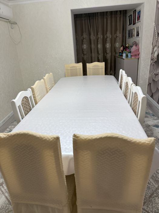 Стол және орындықтарымен сатылады!