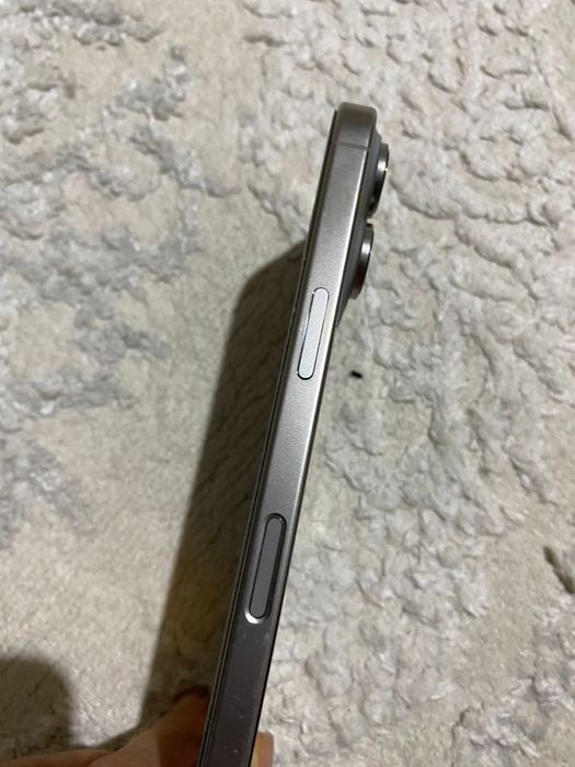 Продам айфон 16 про  серебро