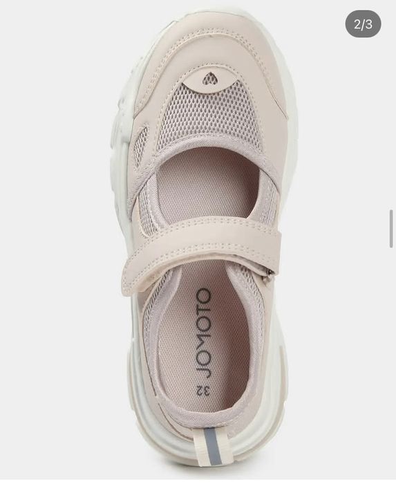 Новые. Супер легкие кроссовки.