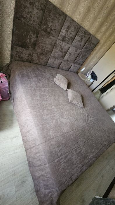 Кровать двухспальная.